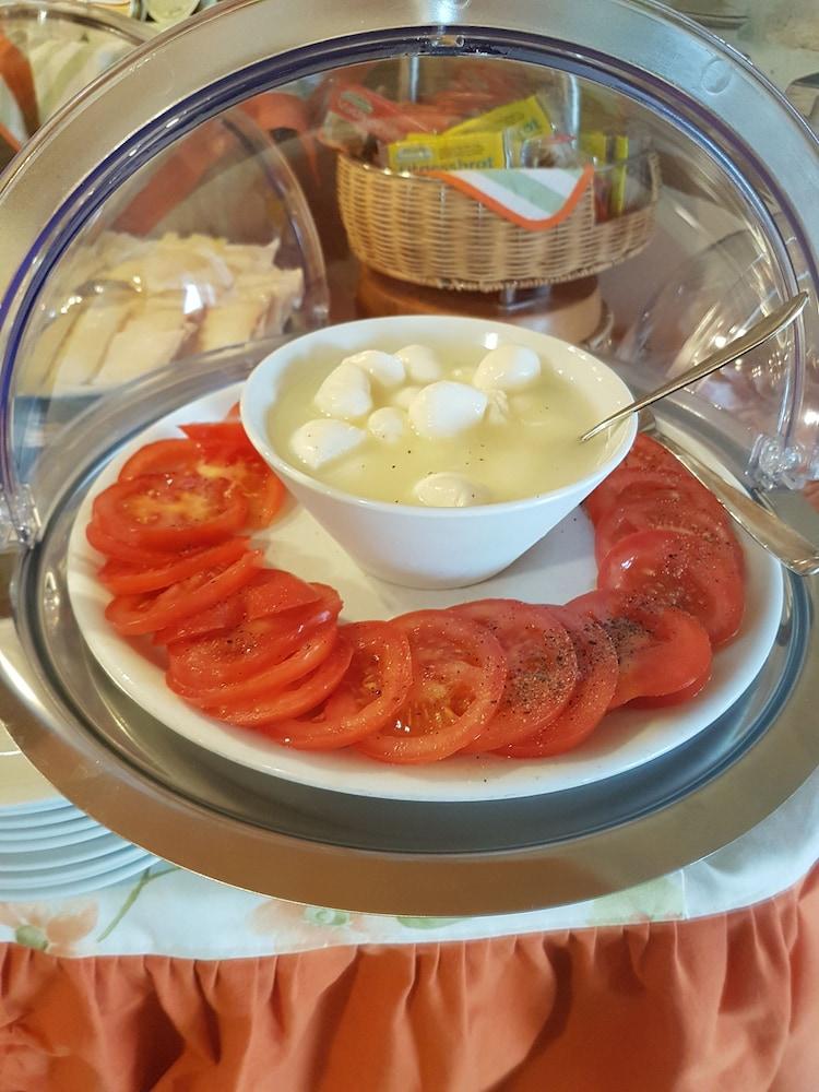 Hotel Belvedere Сирмионе Екстериор снимка