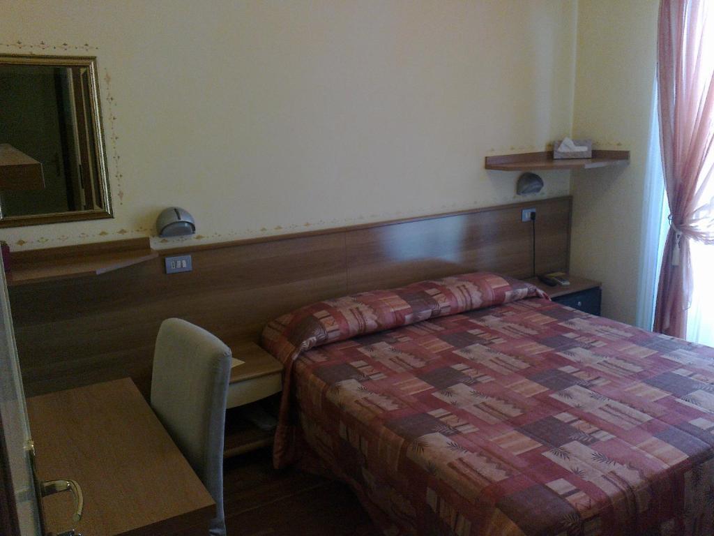 Hotel Belvedere Сирмионе Стая снимка