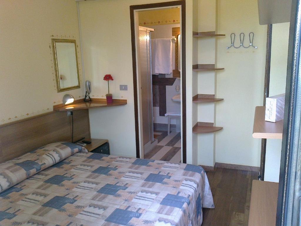 Hotel Belvedere Сирмионе Стая снимка