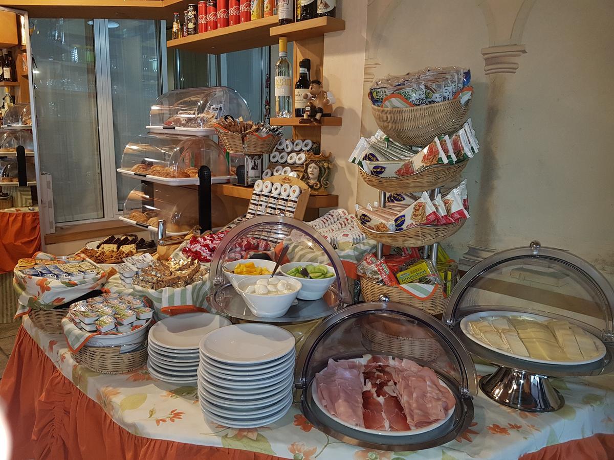 Hotel Belvedere Сирмионе Екстериор снимка